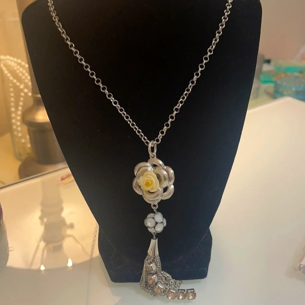 3x$25 ❤️ New York & Co long chain necklace rose pendant ❤️ - Picture 2 of 15